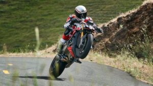 ドゥカティ ストリートファイターV4（Streetfighter V4）プロトタイプの走行映像